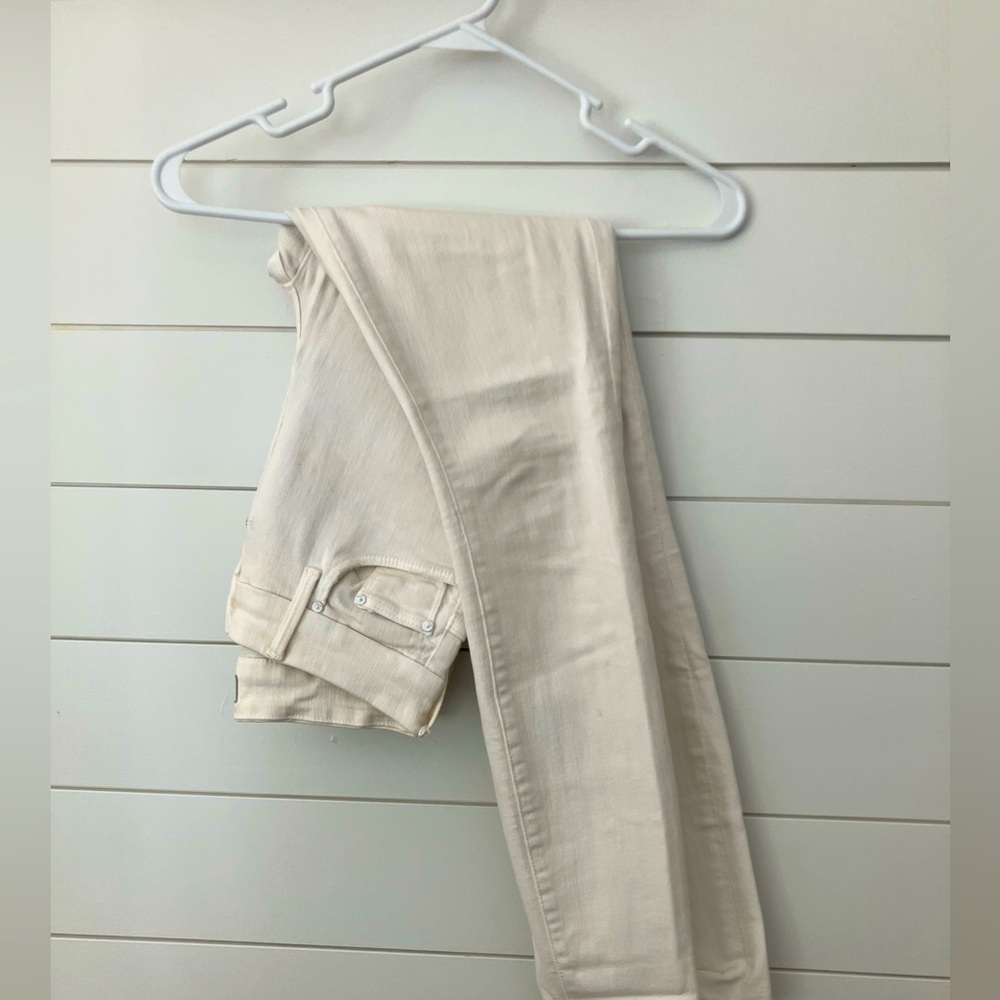 MOTHER jeans Looker High waisted ankle fray white jeans.